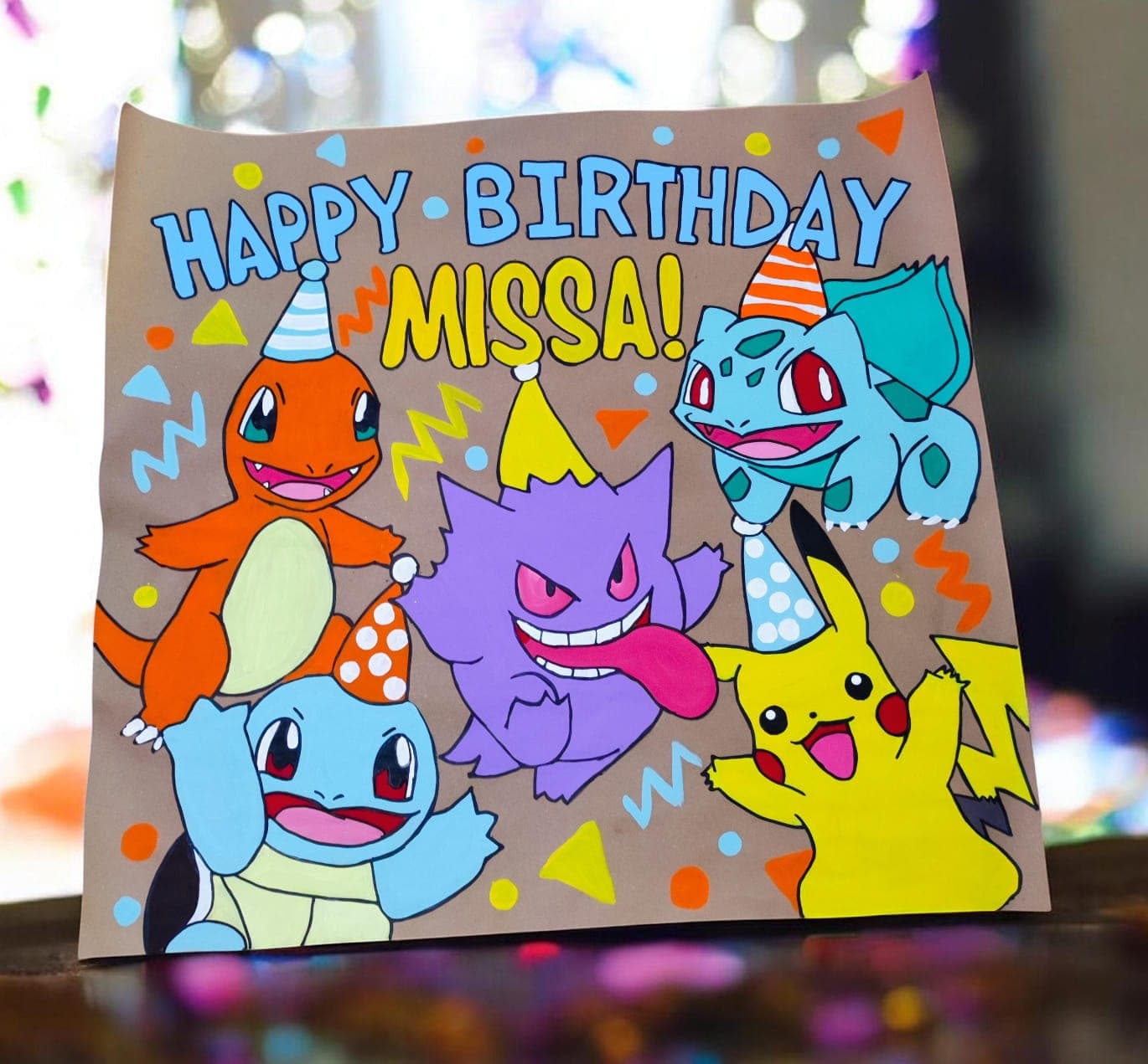 Lona personalizada de Pokémon con el nombre de la festejada, trabajo real de CreandoAndo; así personalizamos la lona de tu fiesta